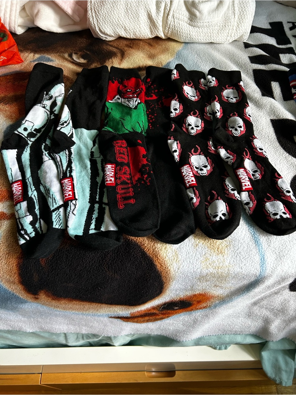 Marvel Red Skull Crew Socks - Black, Green & White